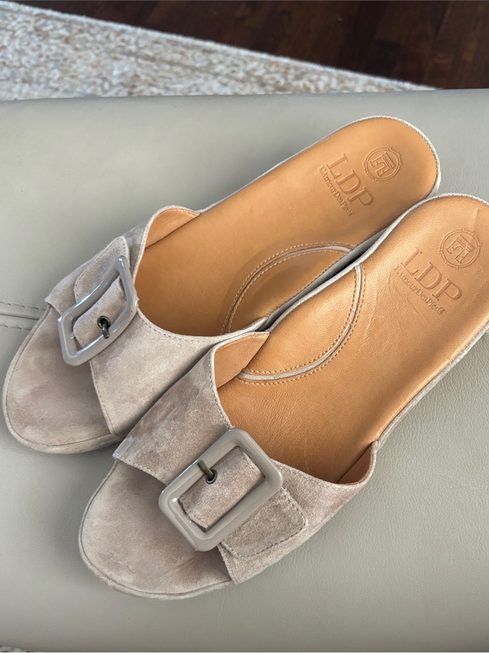 L’Amour Des Pieds Callye Suede Sandals